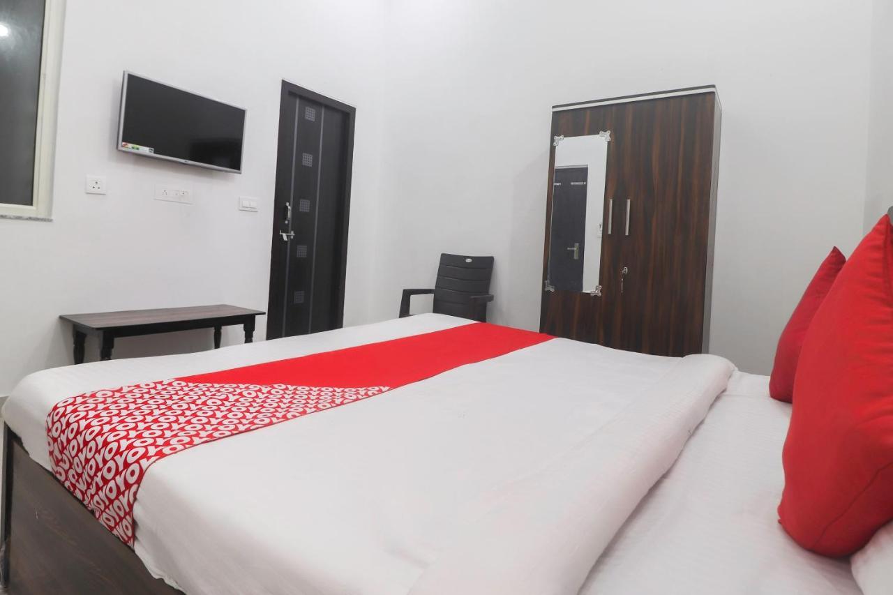 Hotel Oyo 67215 Shri Hit Radha Bhawan Vrindāvan Exterior foto