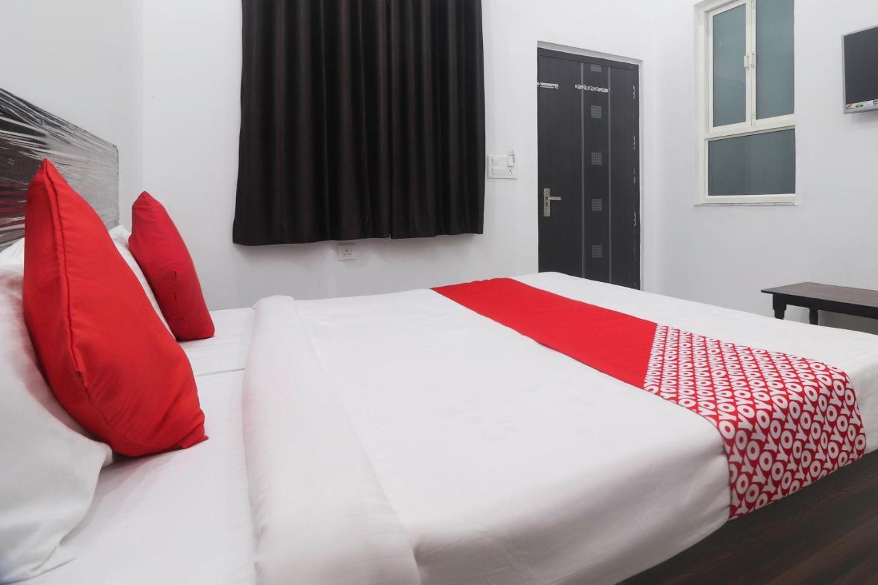 Hotel Oyo 67215 Shri Hit Radha Bhawan Vrindāvan Zimmer foto