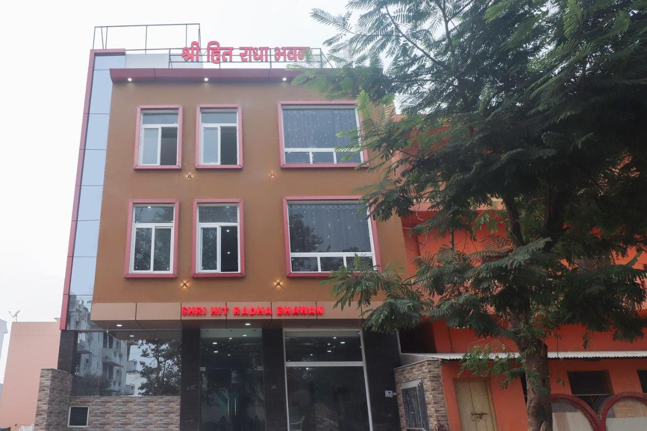 Hotel Oyo 67215 Shri Hit Radha Bhawan Vrindāvan Exterior foto